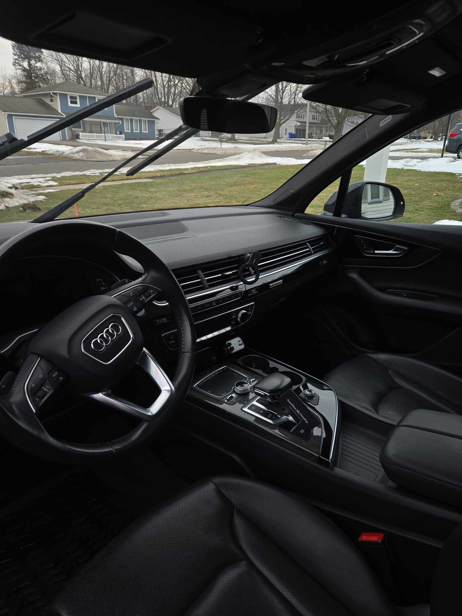 Spotless Audi Q7 interior with conditioned leather and clean dashboard
